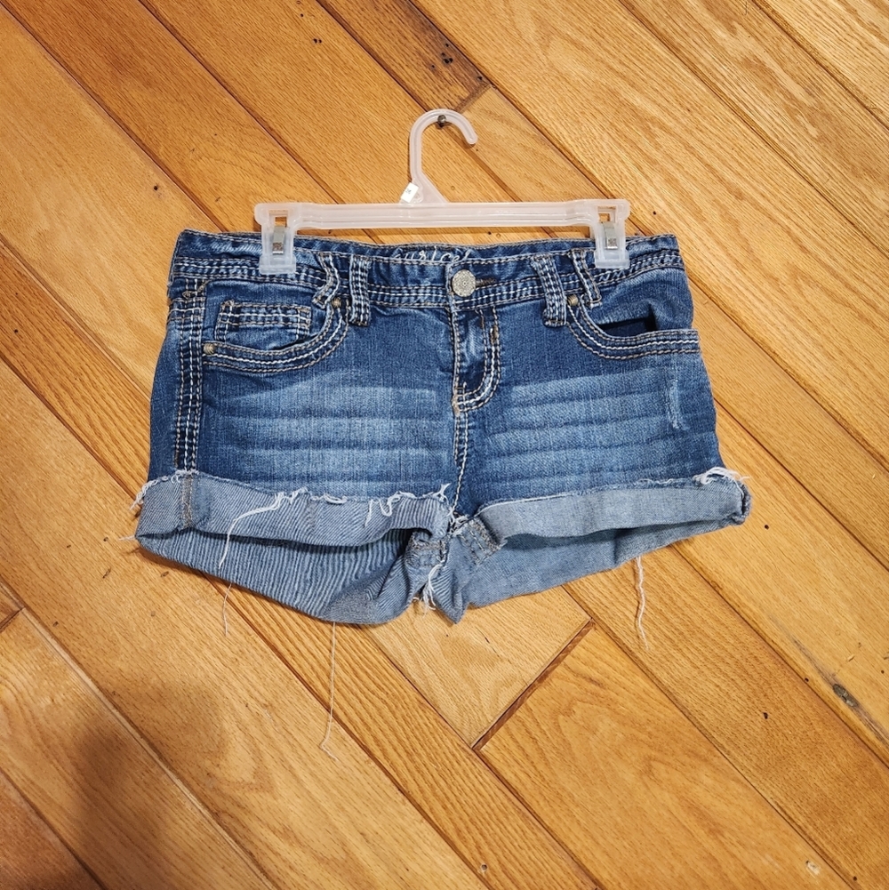 Maurices size 9/10 denim Cuffed And Frayed Bottom Short Shorts